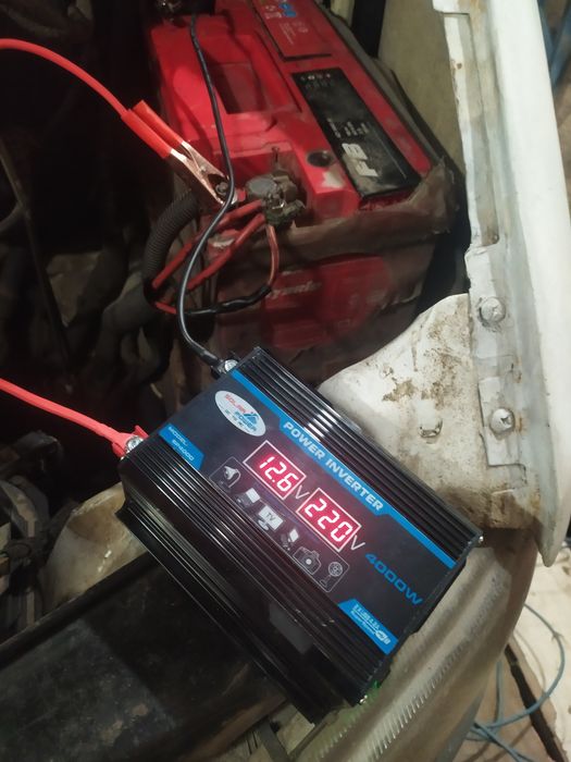 Інвертор з 12 на 220 в