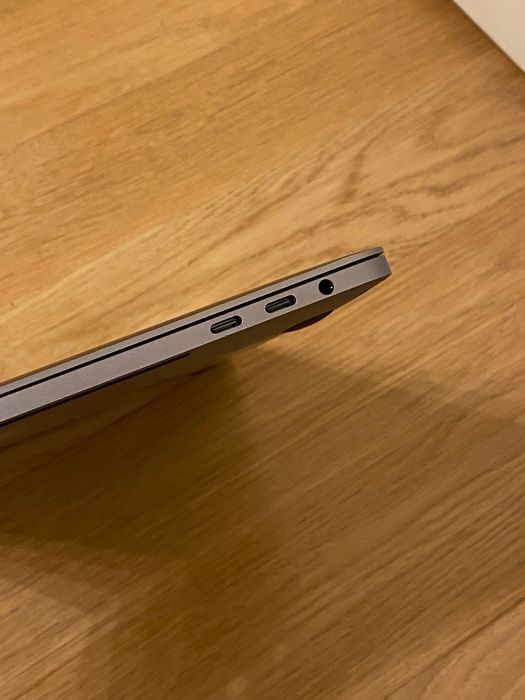 Apple MacBook Pro 13 - Late 2017 - 16 GB RAM/256 GB SSD