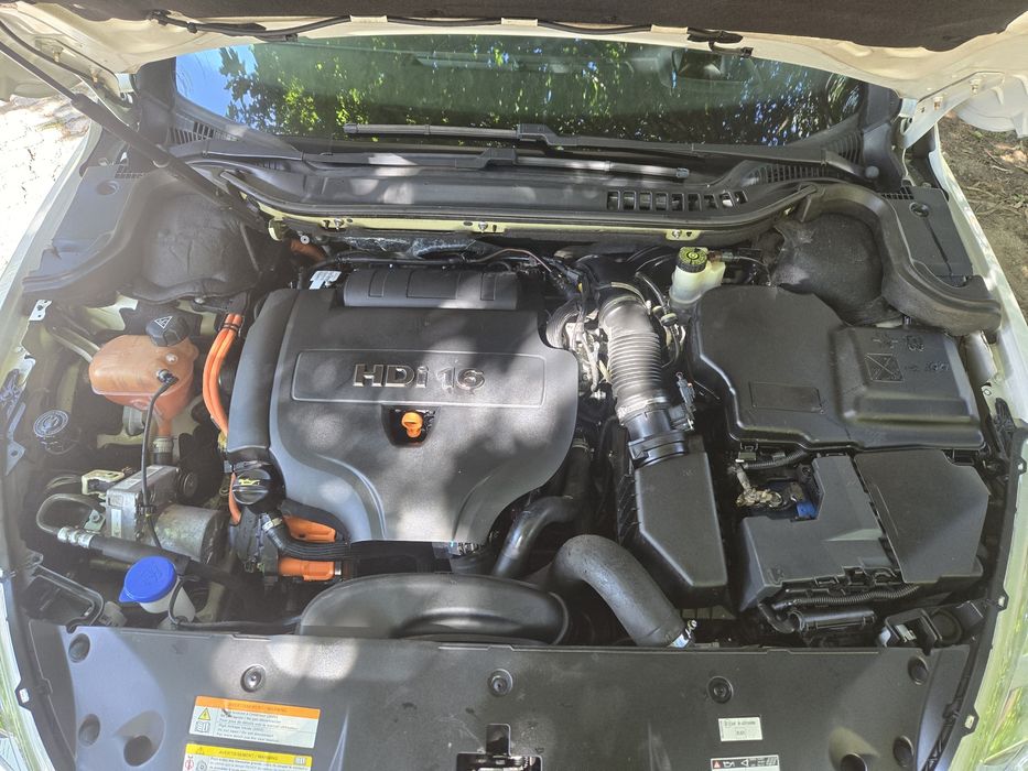 Híbrido / Automático, versão com mais extras, revisado .