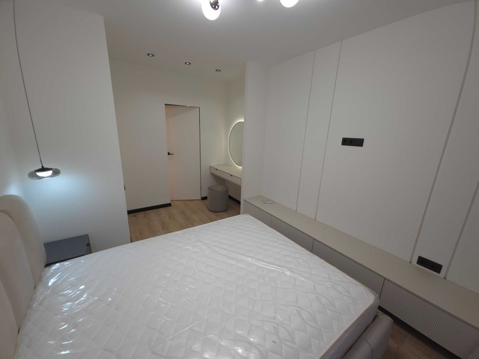 Центр, кухня-вітальня та дві окремі кімнати | Княгинин, техніка+меблі