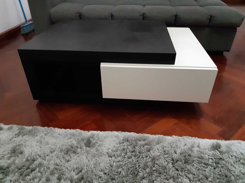 Móvel de sala e mesa de centro