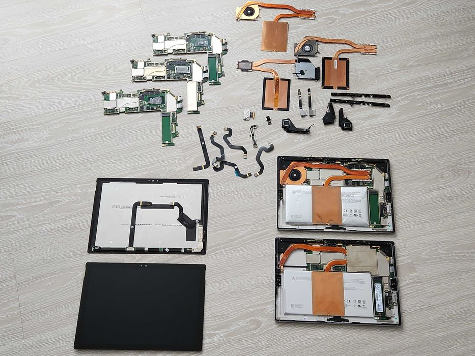 Microsoft Surface Pro 4 на запчастини