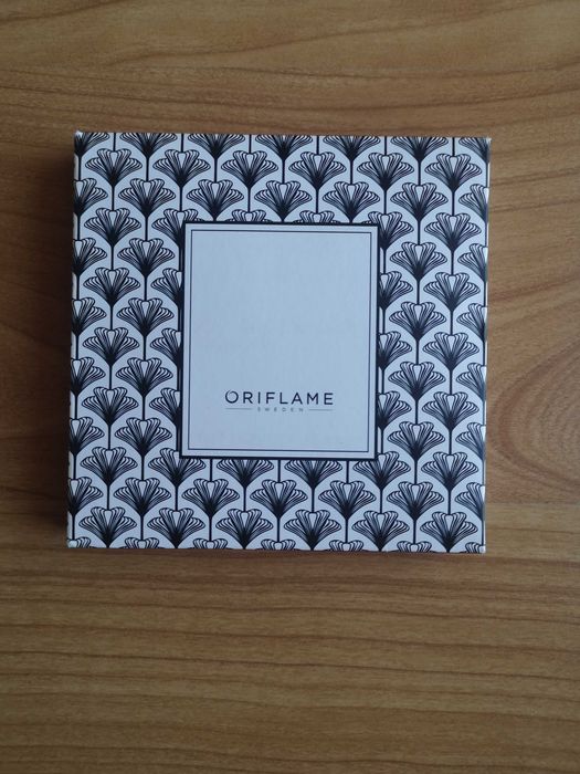 Conjunto Écharpe + Pregadeira Oriflame, novo