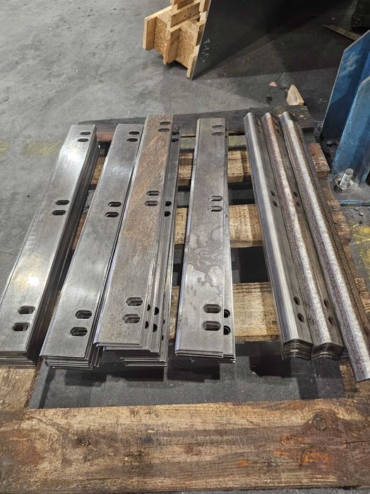 Nóż podcinacza przystawki do kukurydzy 220x60x6  Hardox OROS CLAAS