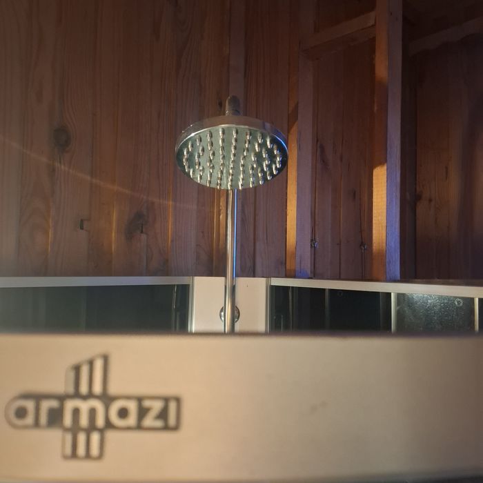 Kabina prysznicowa z brodzikiem I hydromasażem