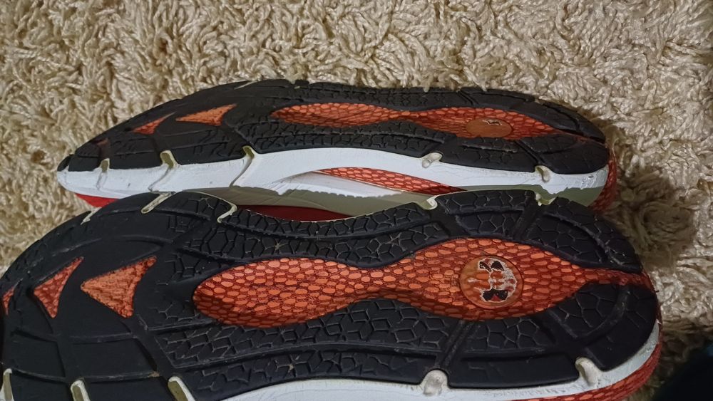 Кросівки Under Armour Hovr Phantom 2-Red