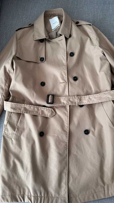 Reserved Beżowy trencz