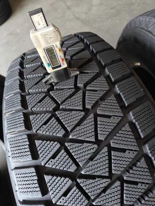 R18 255 60 шини зимові Bridgestone Blizzak DM-V2 як нові арктичні липучки
