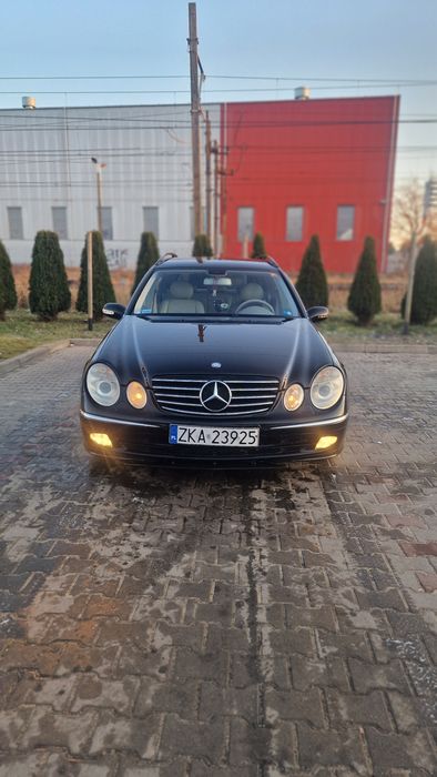 Mercedes-Benz W211 (E220)