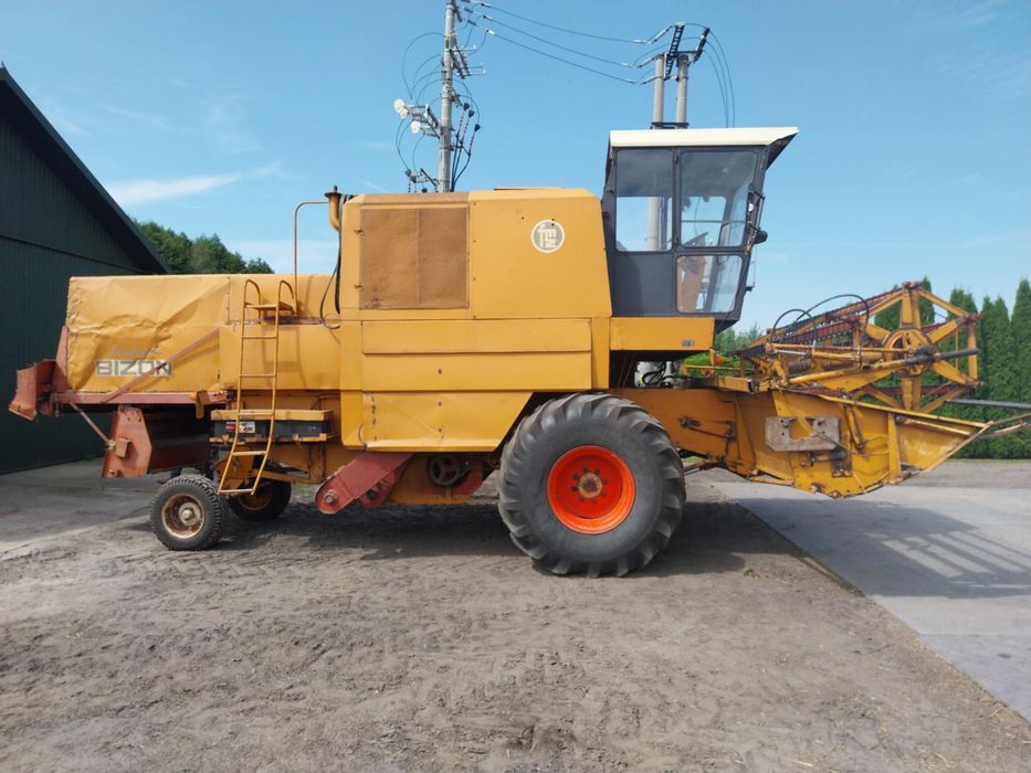 Kombajn zbożowy BIZON Z056