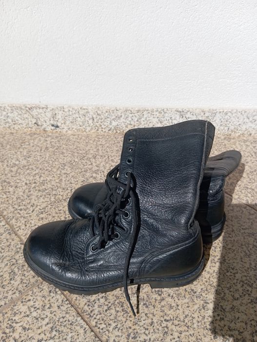 Botas Militares Pretas de Couro - Tamanho 37