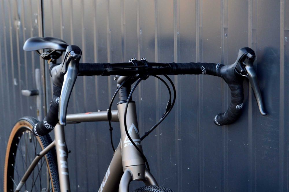 Najtańszy komfortowy Gravel FUJI JARI 2.5 na Shimano FVat23 RATY Wysył