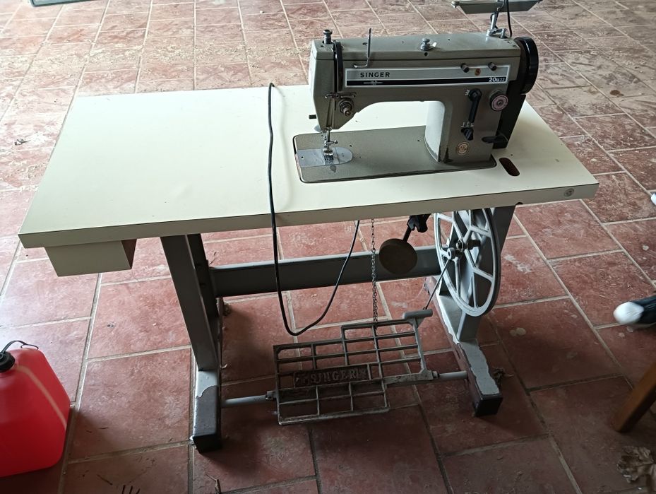 Máquina de Costura Singer 20u33