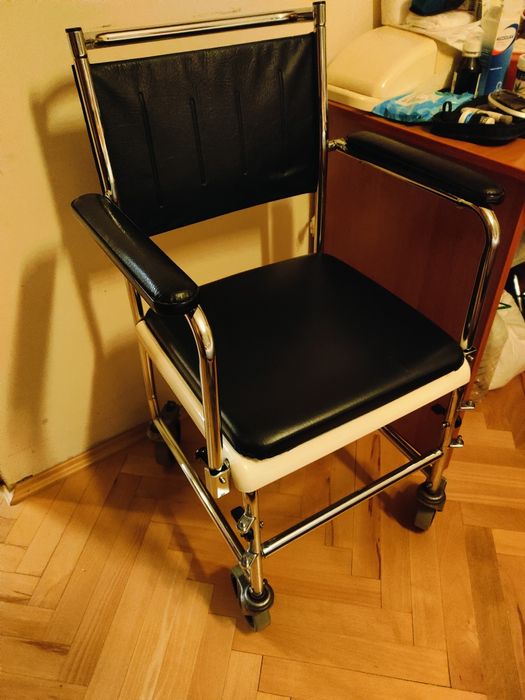 Krzesło toaletowe, wózek, na kółkach