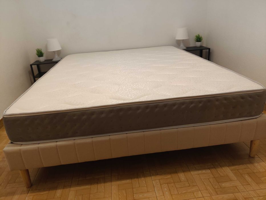 Cama e colchão quase novos 160x200