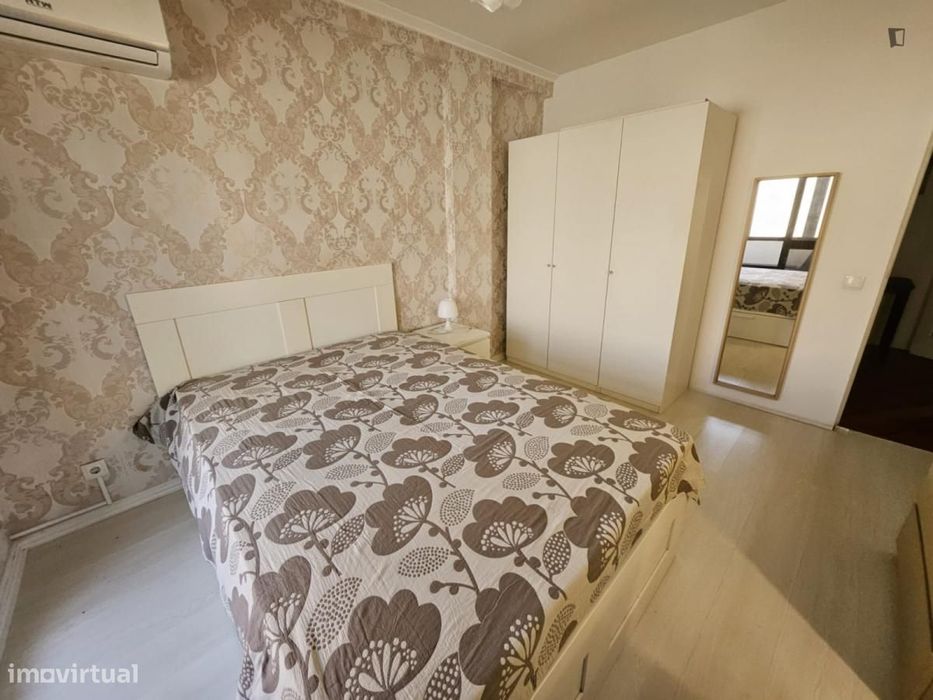 Quarto - localizado em Paranhos Porto