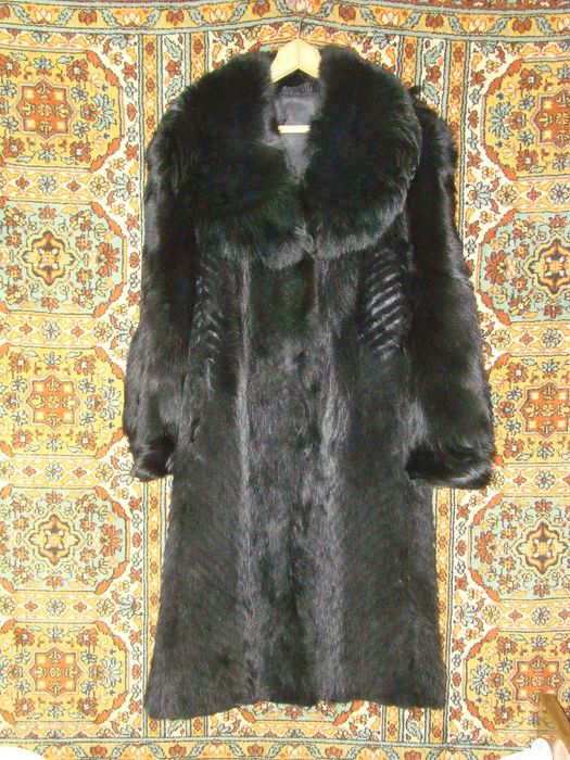 продам шубу женскую натуральный мех идеальное состояние размер-52 плеч