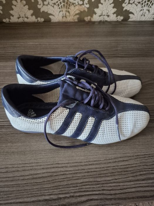спортивне взуття Adidas
