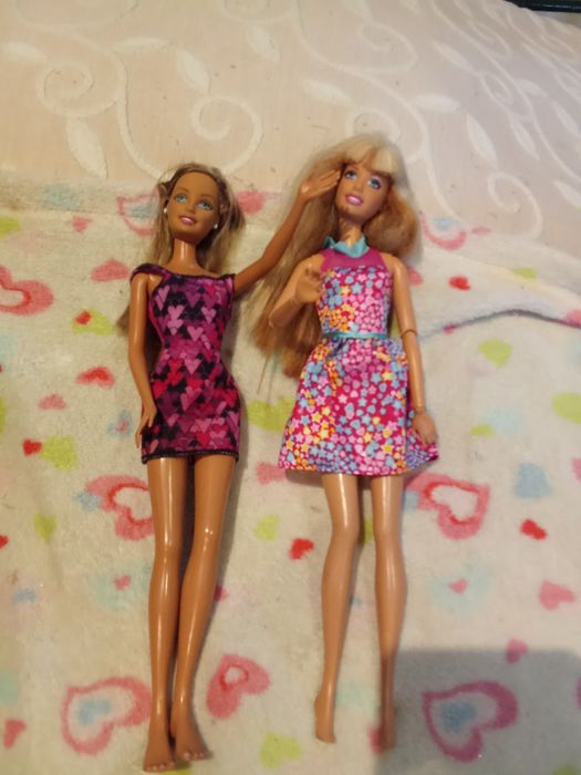 Duas Barbies antigas