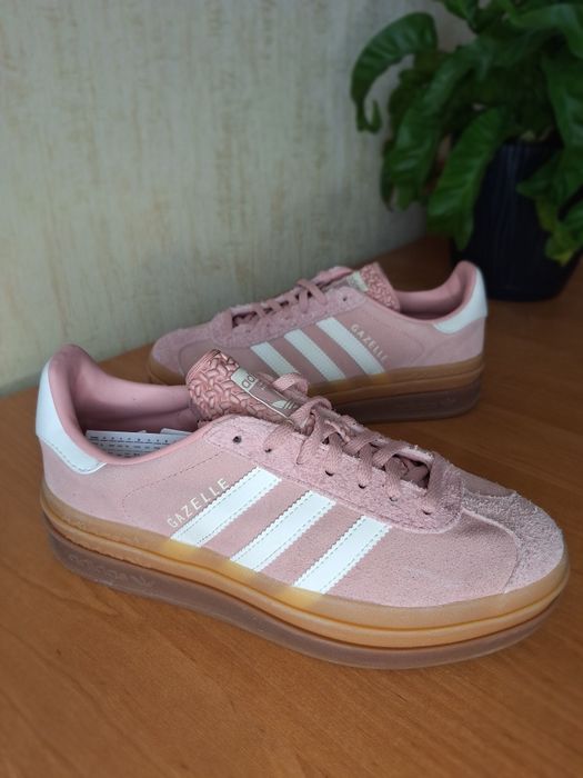 Жіночі кросівки адідас