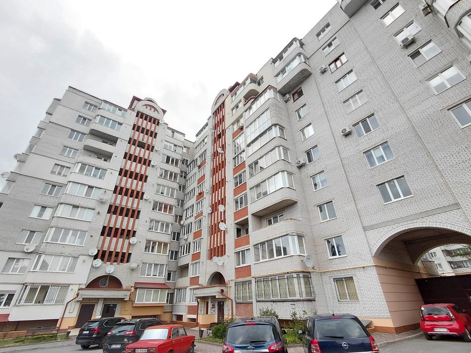 Продаж 4к квартири 115 кв. м на вул. Євгена Коновальця