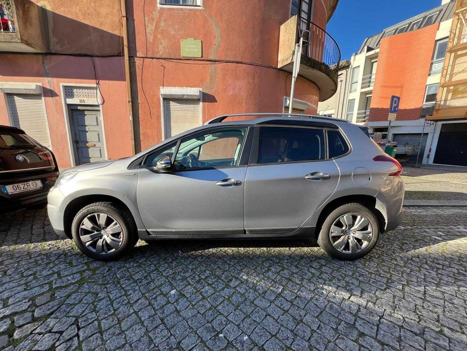 Peugeot 2008 - com vários extras