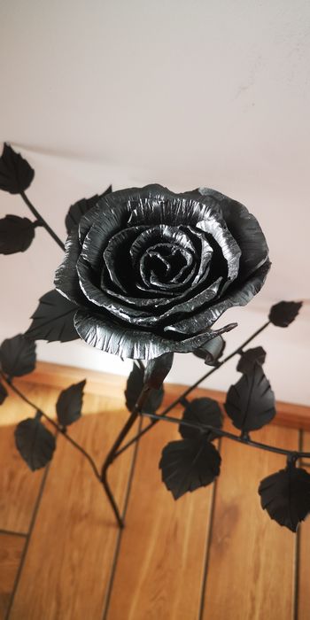 Róża kuta, metalowa, ręcznie robiona