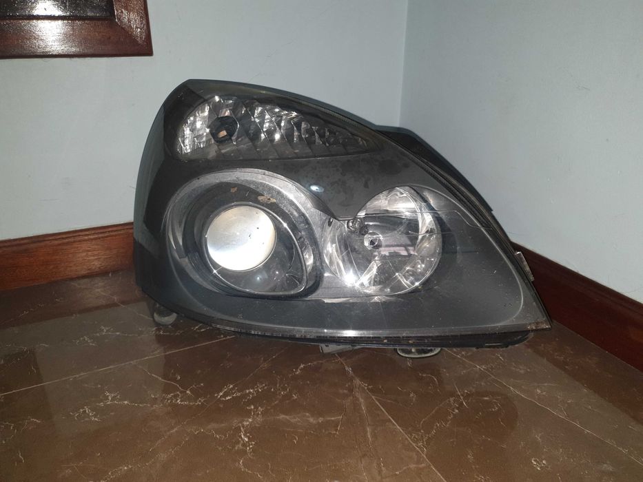 2 Oticas Renault Clio 2 originais (Hella) - D2S XENON