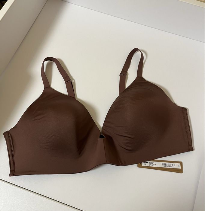 Бюстгалтер Skims Wireless Form t-shirt demi bra in garnet 95c
