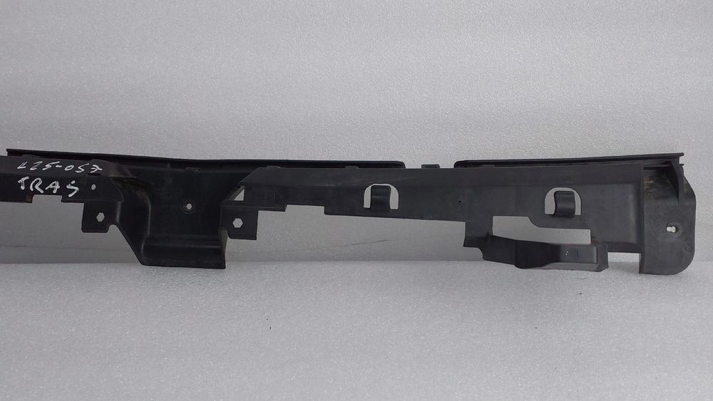 Guia de pára-choques trás central OPEL Astra J