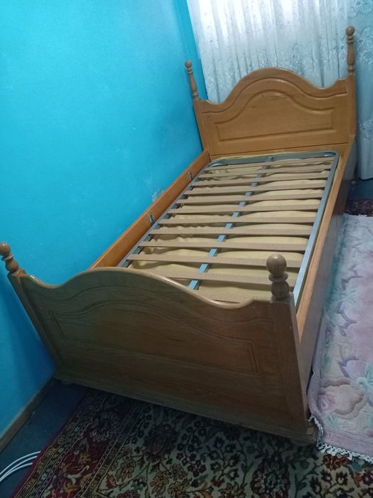 Cama c/ colchão e estrado