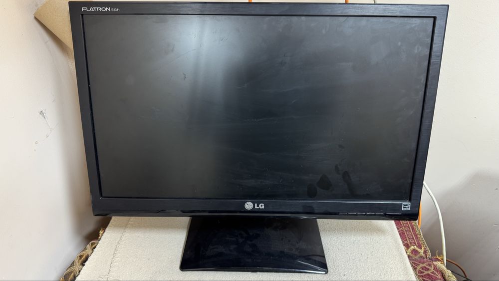 Монітор LG Flatron E2341T-BN 23" FullHD LED б/в