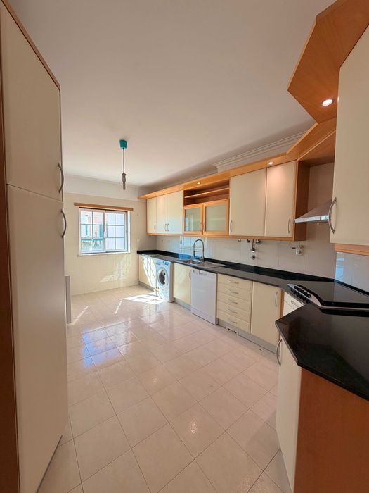 T4 de 160 m² no Jardim da Lomba |Condomínio Privado|Garagem 4 Carros