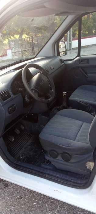 Carrinha fibrada com motor de frio