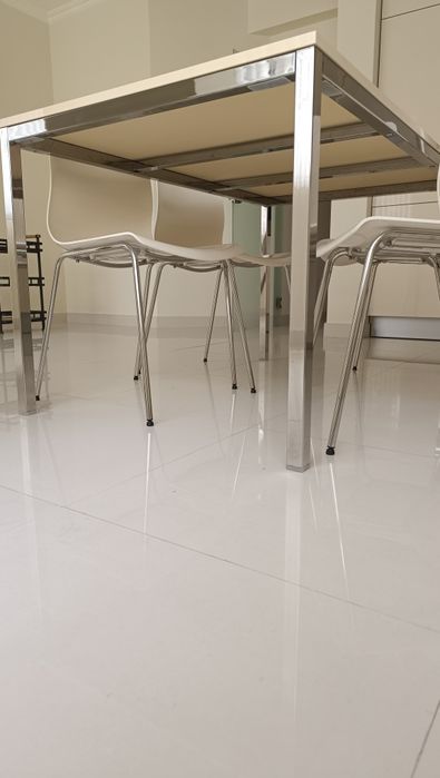 Mesa Refeições e 4 Cadeiras