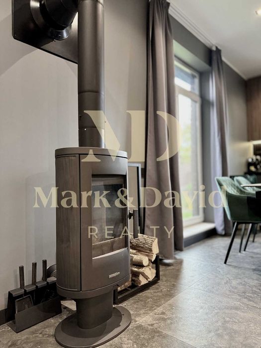 Унікальний будинок з бункером у Віта-Поштова