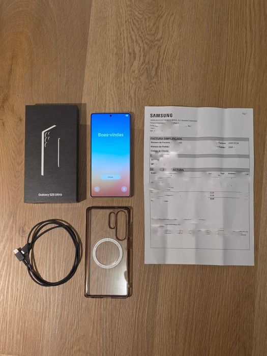 Samsung Galaxy S25 Ultra 1TB e 16GB RAM, como novo + fatura + capa