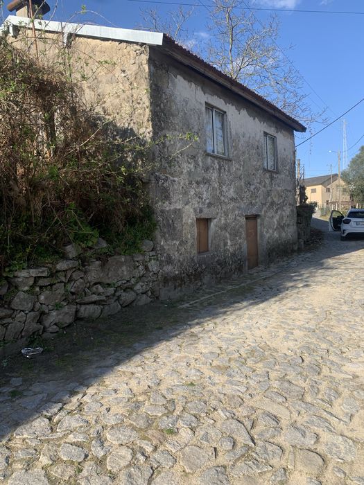 Terreno com casa 650m2