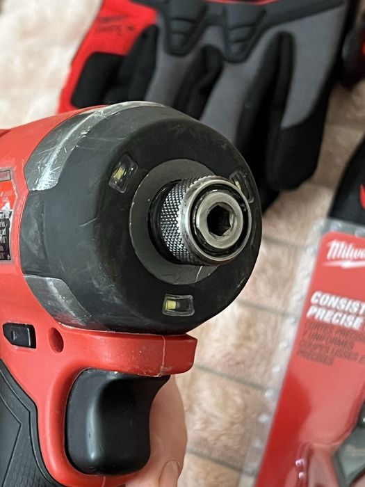 Milwaukee інструмент