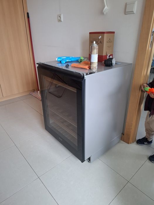 Cave de vinhos embutidos 38 garrafas Miele