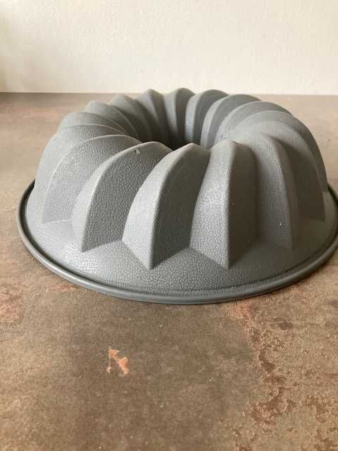 Silikonowa forma na babkę i tort