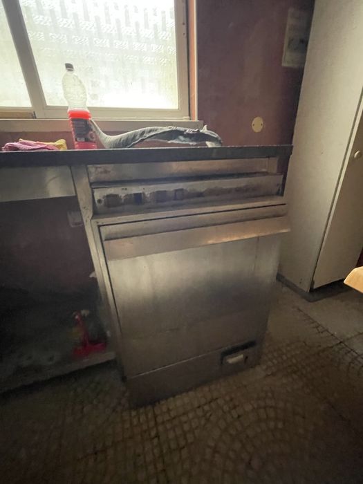 Máquina lavar loiça e copos