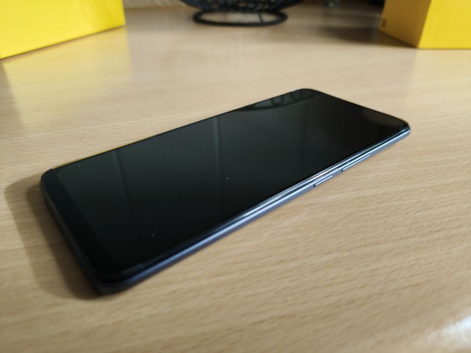 Telefon Realme 8 - stan idealny
