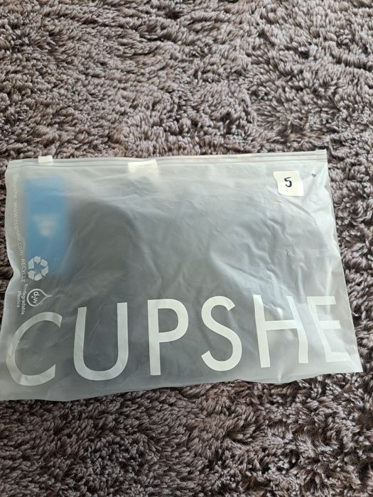 Czarny strój Cupshe XS 5