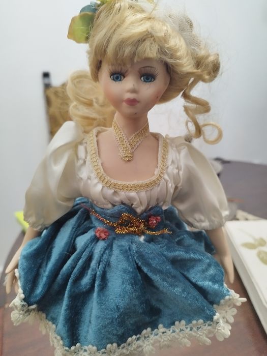 Bonecas de porcelana