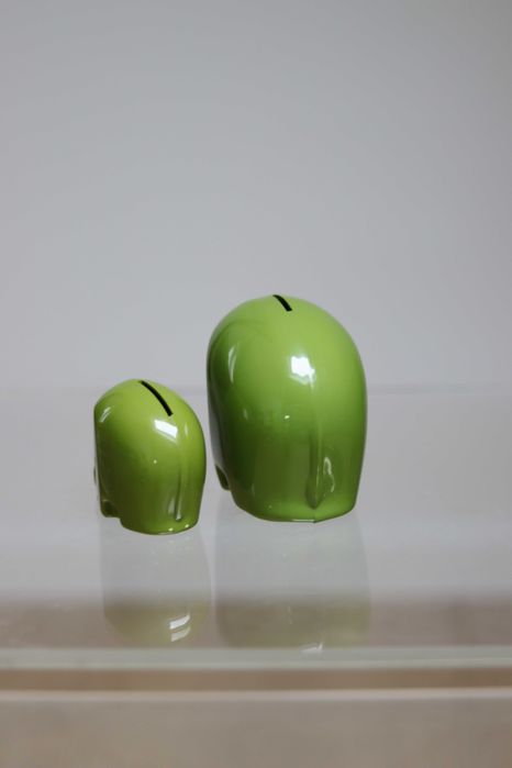 Dwa plastikowe słoniki skarbonki Dresdner Bank, lata 80