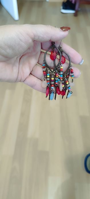Brincos compridos multicoloridos usados