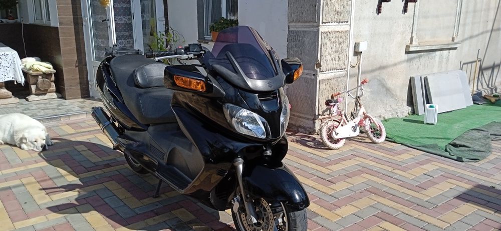 Продам макси скутер.