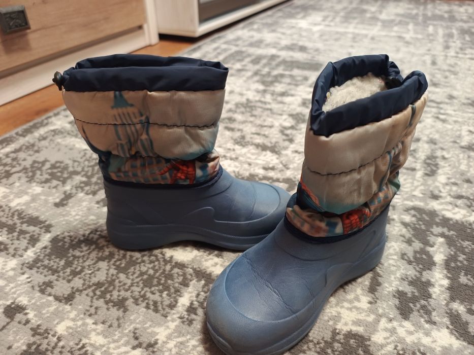 Взуття для хлопчика кросівки сандалі мокасини