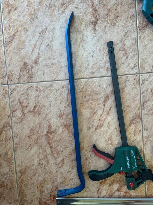 Grampos de carpinteiro e pé de cabra